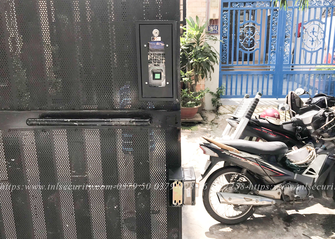 Cong-trinh-lap-dat-khoa-cong-van-tay-kem-bao-dong-cho-nha-o-tai-Thu-Duc